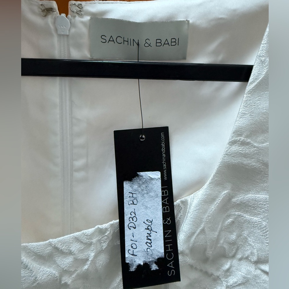 Sachin & Babi SAMPLE - white long sleeve mini dress - Picture 3 of 3